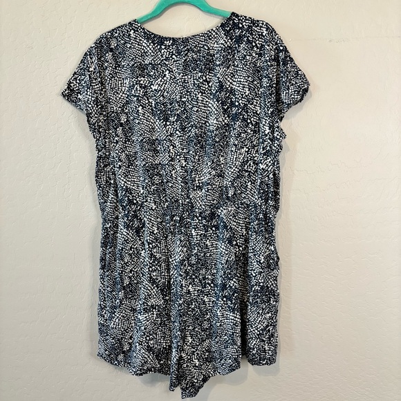 GAP V-Neck Romper - Picture 4 of 6